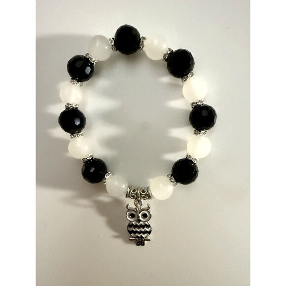 BLACK Faceted Bead Stretch Bracelet with White Gemstone Beads & Silver Owl Charm - Picture 1 of 3
